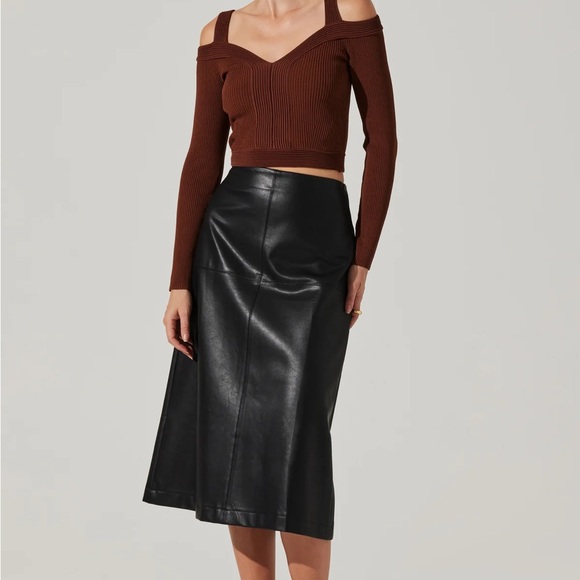 ASTR THE LABEL PACEY RIBBER COLOR SWEATER NWT - Picture 4 of 6